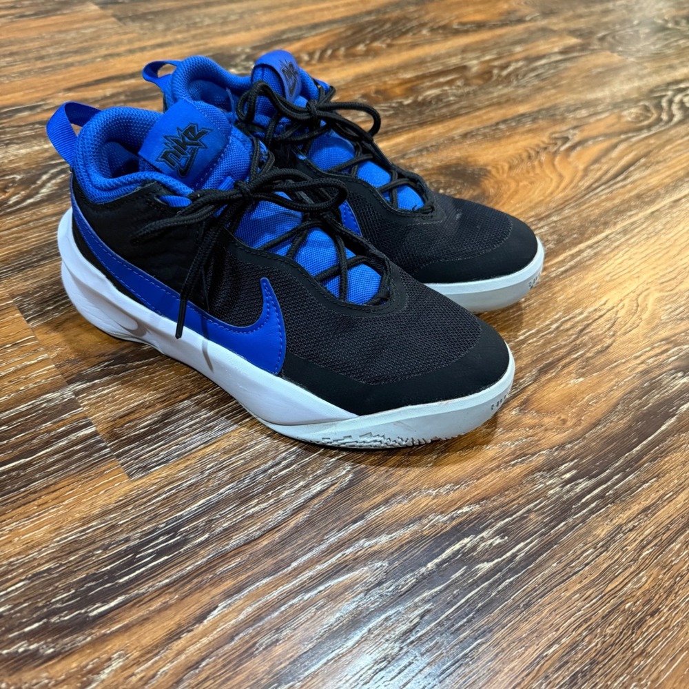 Nike 4Y Team Hustle D 10 Kids Black Blue Basketball Shoes CW6735-001